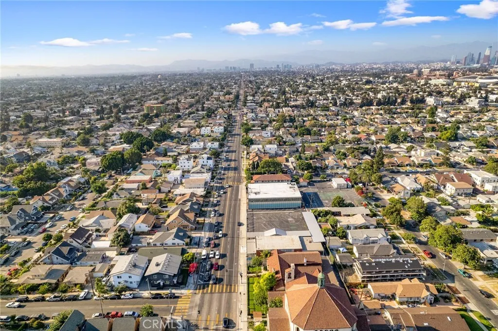 1401 W 42nd Place, Los Angeles, California 90062 home-pic-17